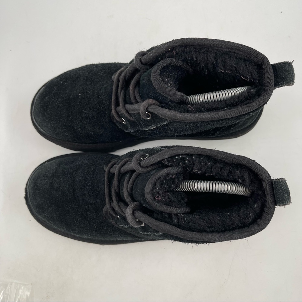 Ugg Unisex Kids Neumel II- SZ 6 -Black Suede‎ Lace-Up Sherpa Lined Chukka Boot - Picture 5 of 13